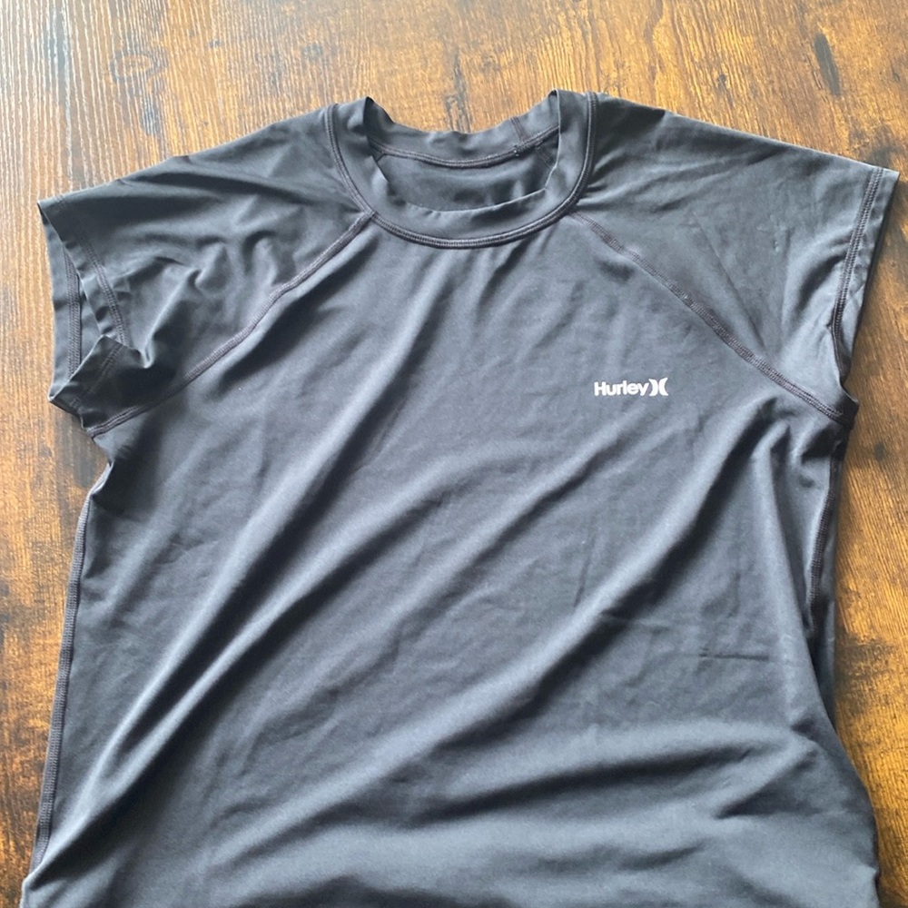 Hurley like new size medium upf 50 black